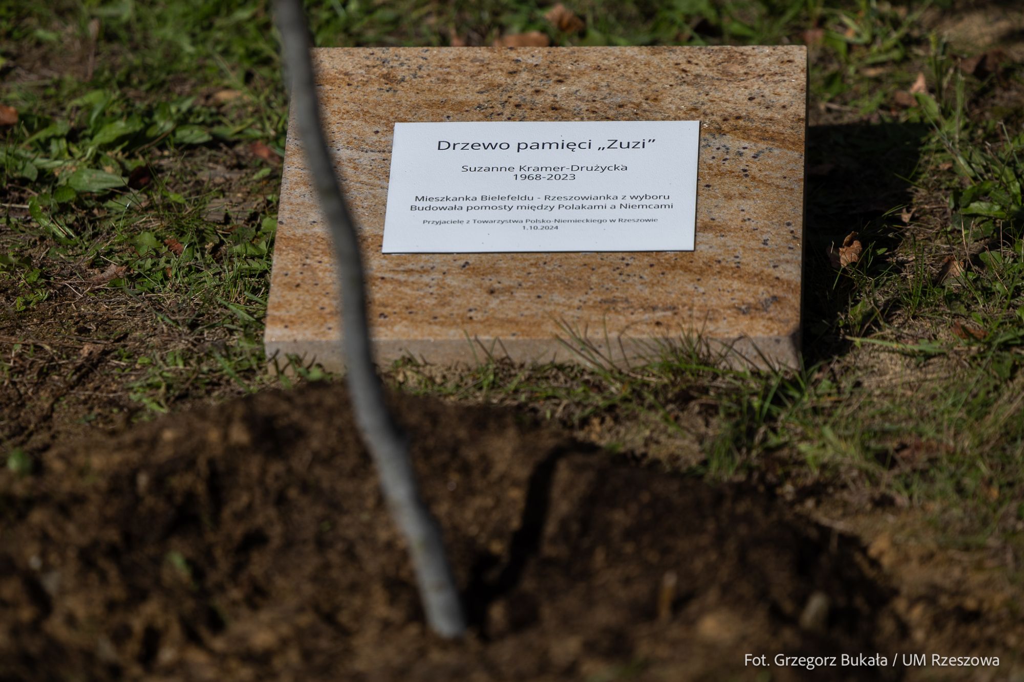 zdjęcie z uroczystego nadania imienia ogrodu kieszonkowego (Bielefeld) przy ul. Kurpiowskiej w Rzeszowie, fot. Grzegorz Bukała, Urząd Miasta Rzeszowa